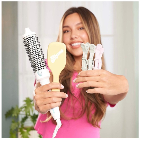 MANE by MANE ADDICTS 
Body Builder Medium Hot Round Brush Hair Set Hair Dryer - Picture 3 of 15